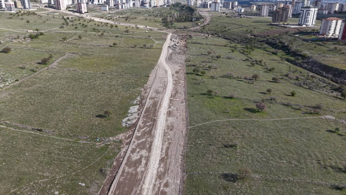 “HİZMET YAPILAŞMANIN ÖNÜNDE GİDİYOR”