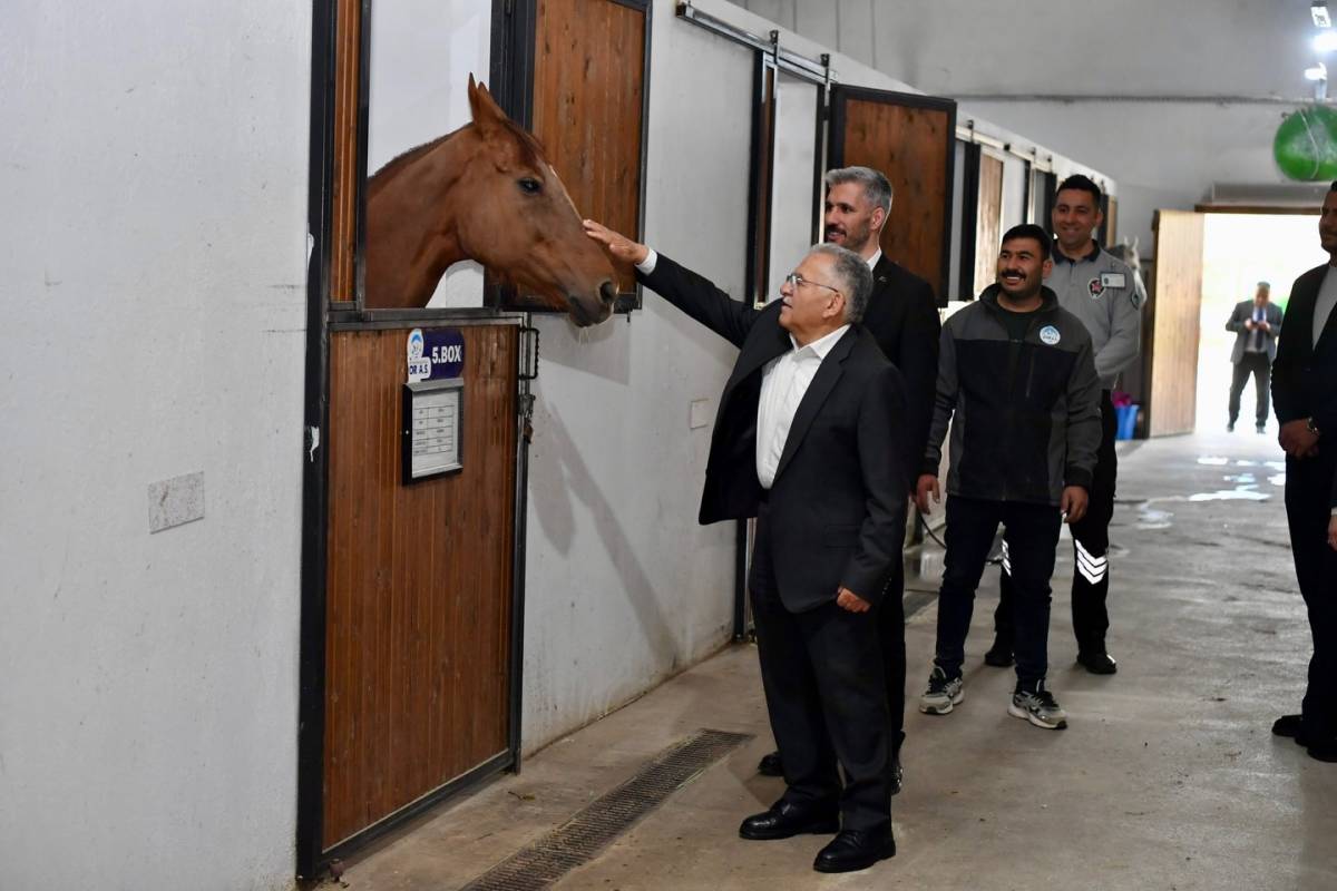 BAŞKAN BÜYÜKKILIÇ, BİNİCİLİKTE FEDERE STATÜYE KAVUŞAN TESİSİ YERİNDE İNCELEDİ