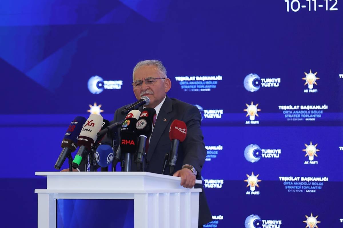 BAŞKAN BÜYÜKKILIÇ’TAN STRATEJİ TOPLANTISI’NDA “BİRLİK, HİZMET VE KAYSERİ MODELİ” MESAJI