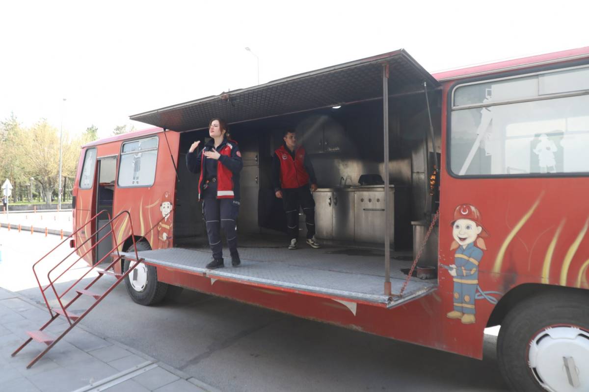 MELİKGAZİ PERSONELİ OLASI YANGINLARA KARŞI BİLGİLENDİRİLDİ