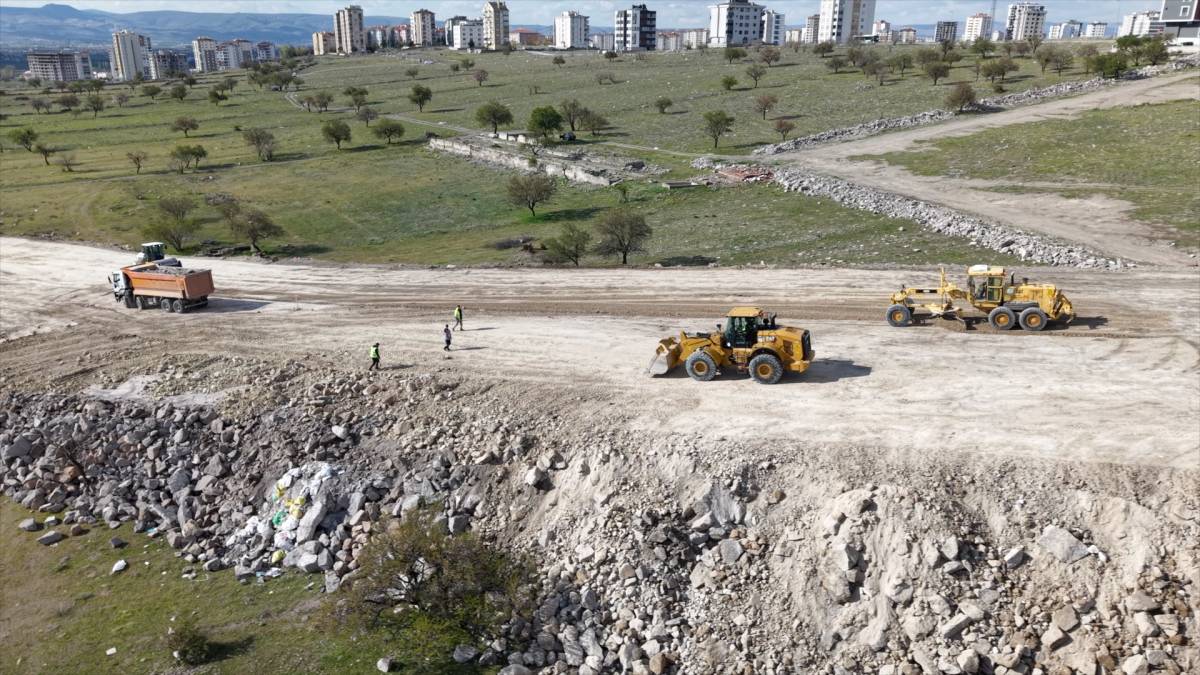 “HİZMET YAPILAŞMANIN ÖNÜNDE GİDİYOR”