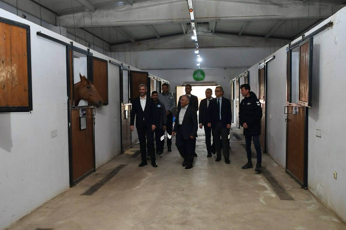 BAŞKAN BÜYÜKKILIÇ, BİNİCİLİKTE FEDERE STATÜYE KAVUŞAN TESİSİ YERİNDE İNCELEDİ