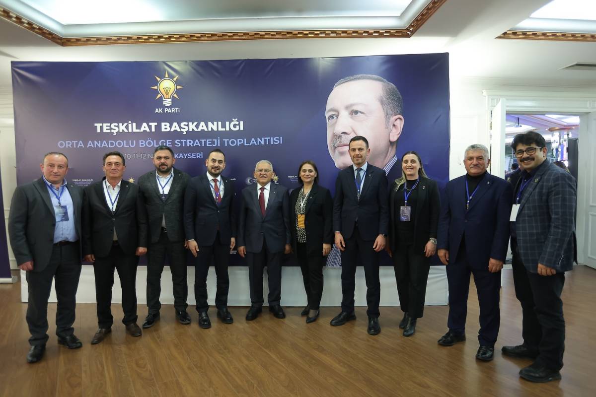 BAŞKAN BÜYÜKKILIÇ’TAN STRATEJİ TOPLANTISI’NDA “BİRLİK, HİZMET VE KAYSERİ MODELİ” MESAJI