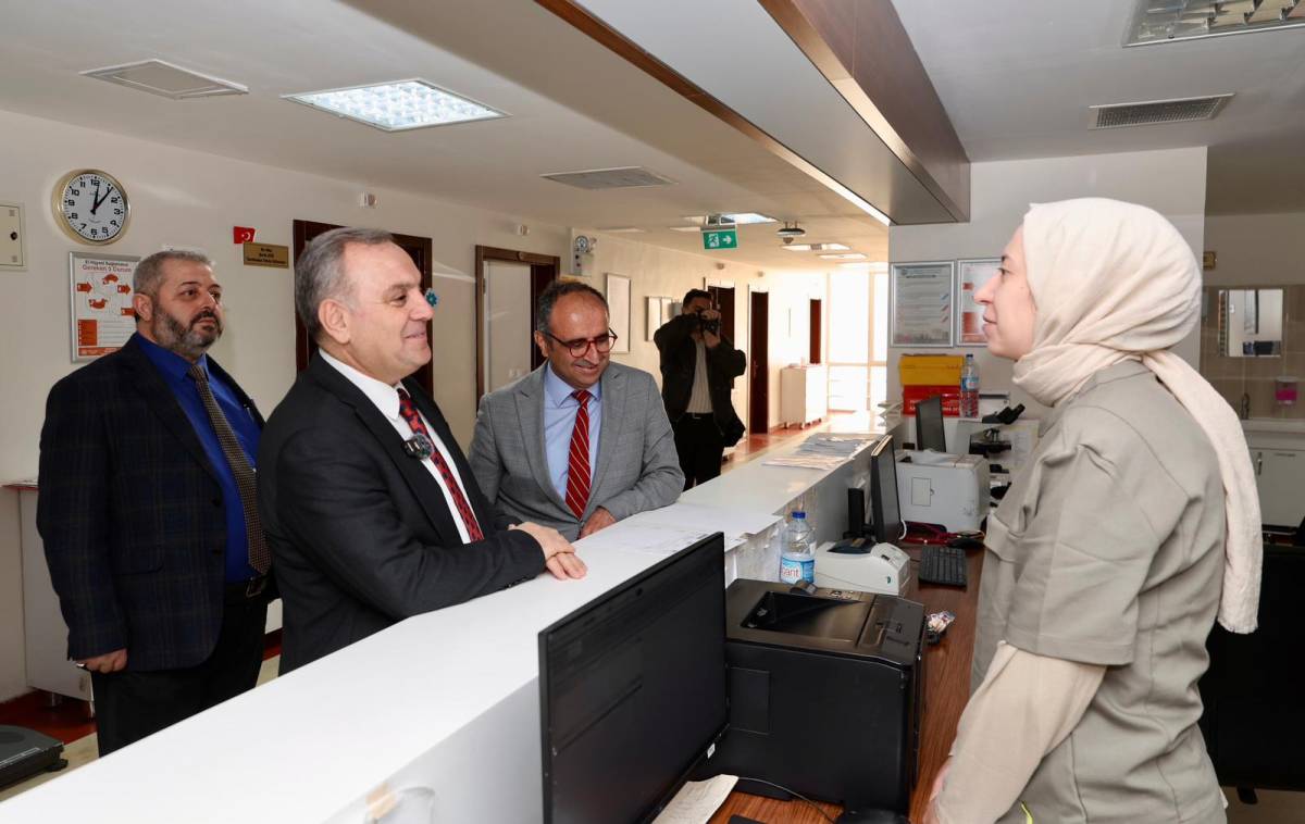 ALTUN’DAN TEDAVİ GÖREN ÇOCUKLARA 23 NİSAN ZİYARETİ