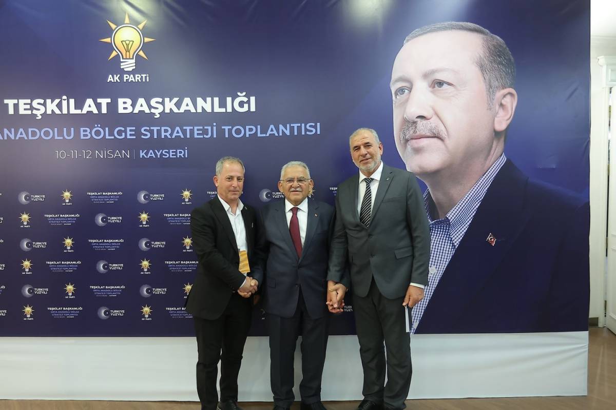 BAŞKAN BÜYÜKKILIÇ’TAN STRATEJİ TOPLANTISI’NDA “BİRLİK, HİZMET VE KAYSERİ MODELİ” MESAJI