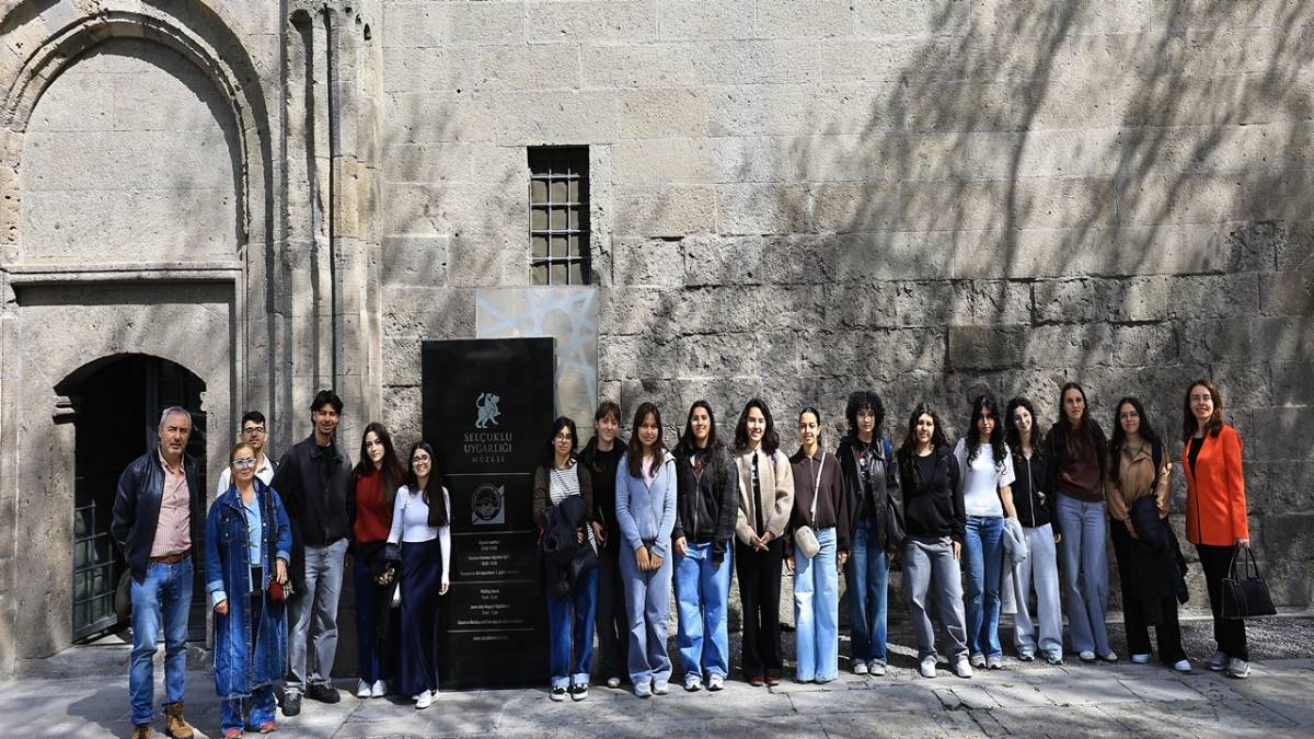 BÜYÜKŞEHİR’DEN PORTEKİZLİ ÖĞRENCİLERE “KÜLTÜR YOLU” GEZİSİ
