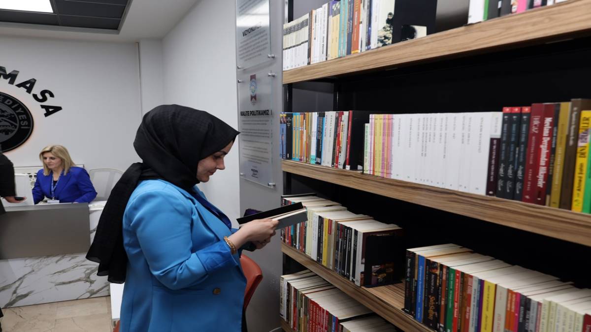 TALAS BELEDİYESİNDEN PERSONELE “İYİLEŞTİREN KÜTÜPHANE” HEDİYESİ