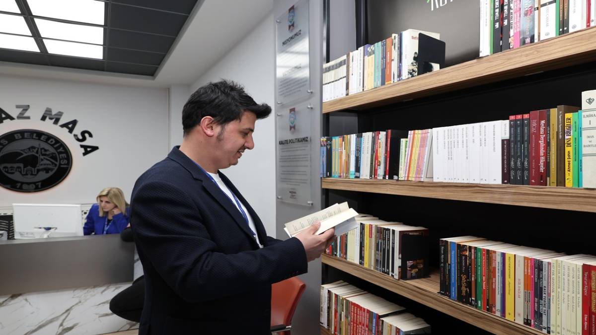 TALAS BELEDİYESİNDEN PERSONELE “İYİLEŞTİREN KÜTÜPHANE” HEDİYESİ