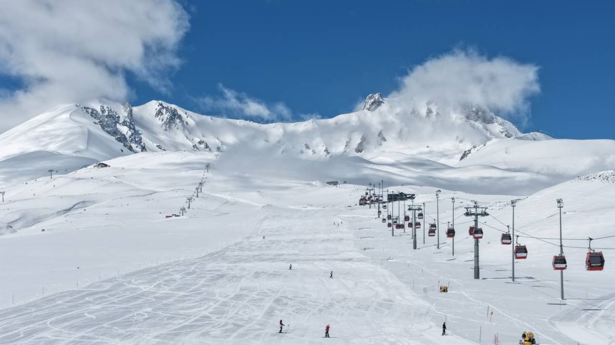 ERCİYES'TE KAYAK KEYFİ NİSANDA DA SÜRECEK