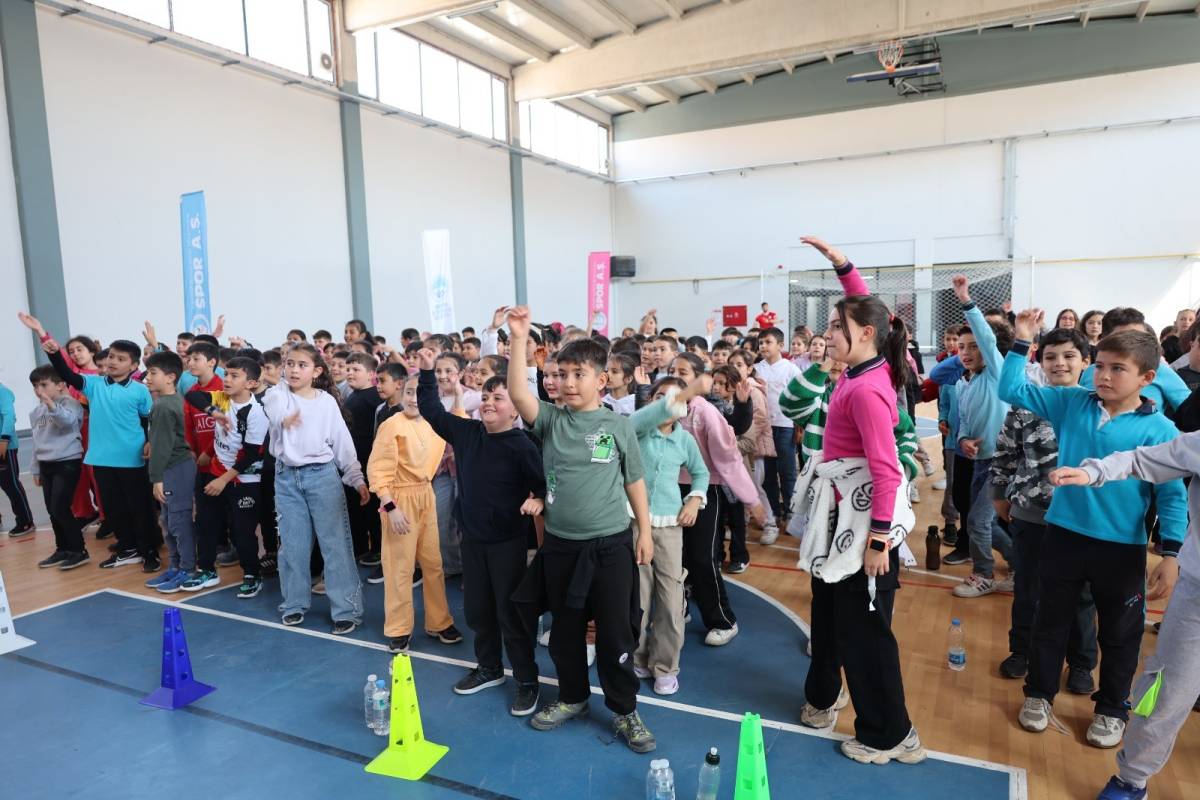 DEVELİ’DE 550 ÖĞRENCİYE SPOR DOLU BULUŞMA