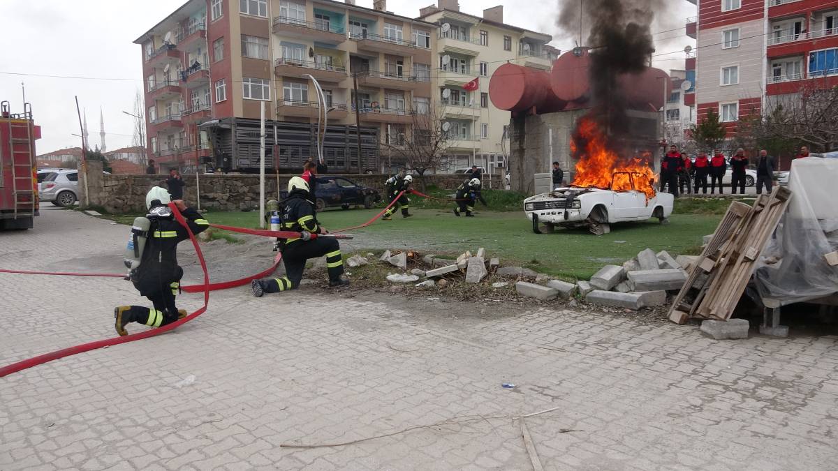 SORGUN İTFAİYESİ YANGIN TATBİKATINDA TAM NOT ALDI