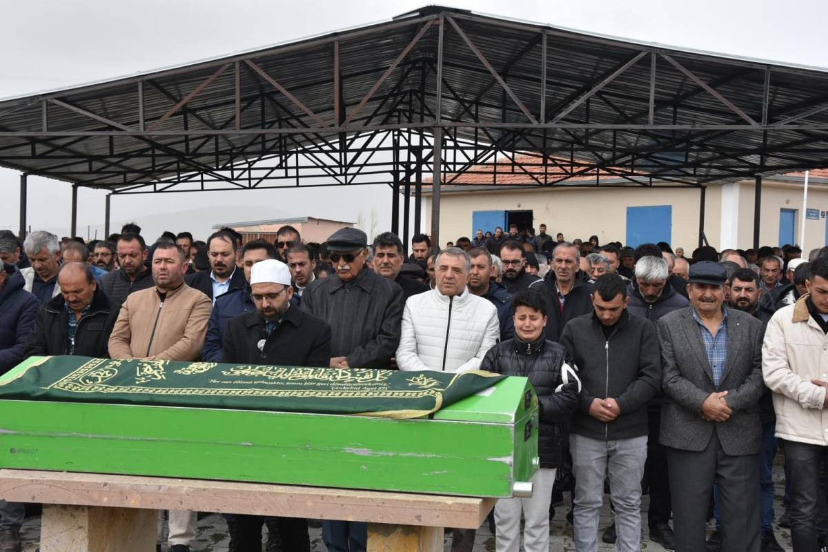 BÜYÜKCANLI MAHALLE MUHTARI SON YOLCULUĞUNA UĞURLANDI