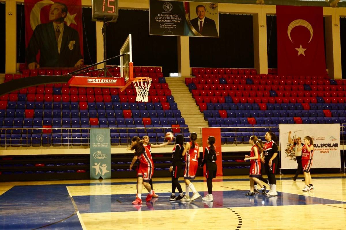 KÜÇÜKLER BASKETBOL GRUP MÜSABAKALARI SONA ERDİ