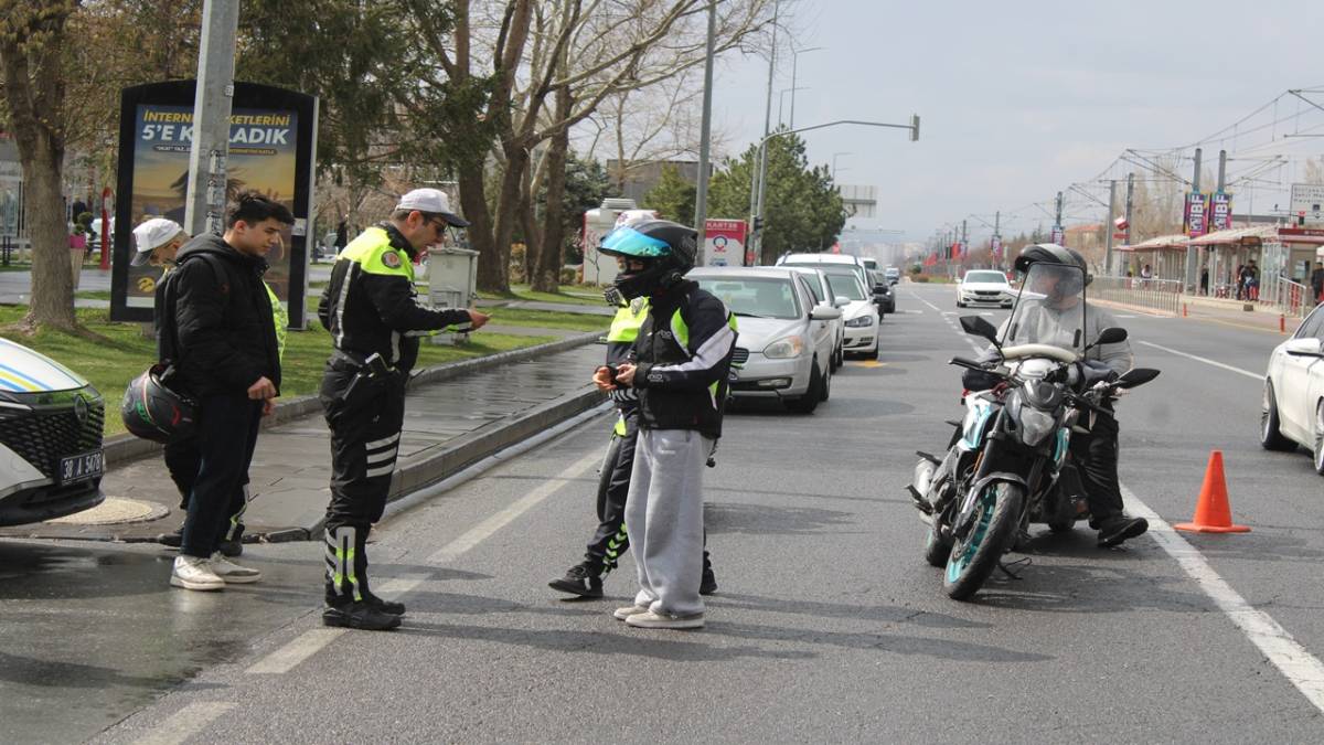 SÜRÜCÜLER BİLGİLENDİRDİ