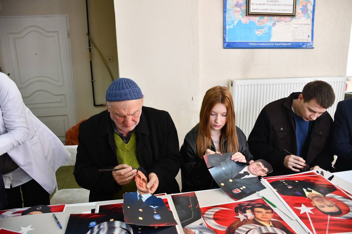 ŞEHİT EVLATLARINI, EŞLERİNİN HATIRALARINI 3 BOYUTLU RÖLYEFLERDE YAŞATIYORLAR