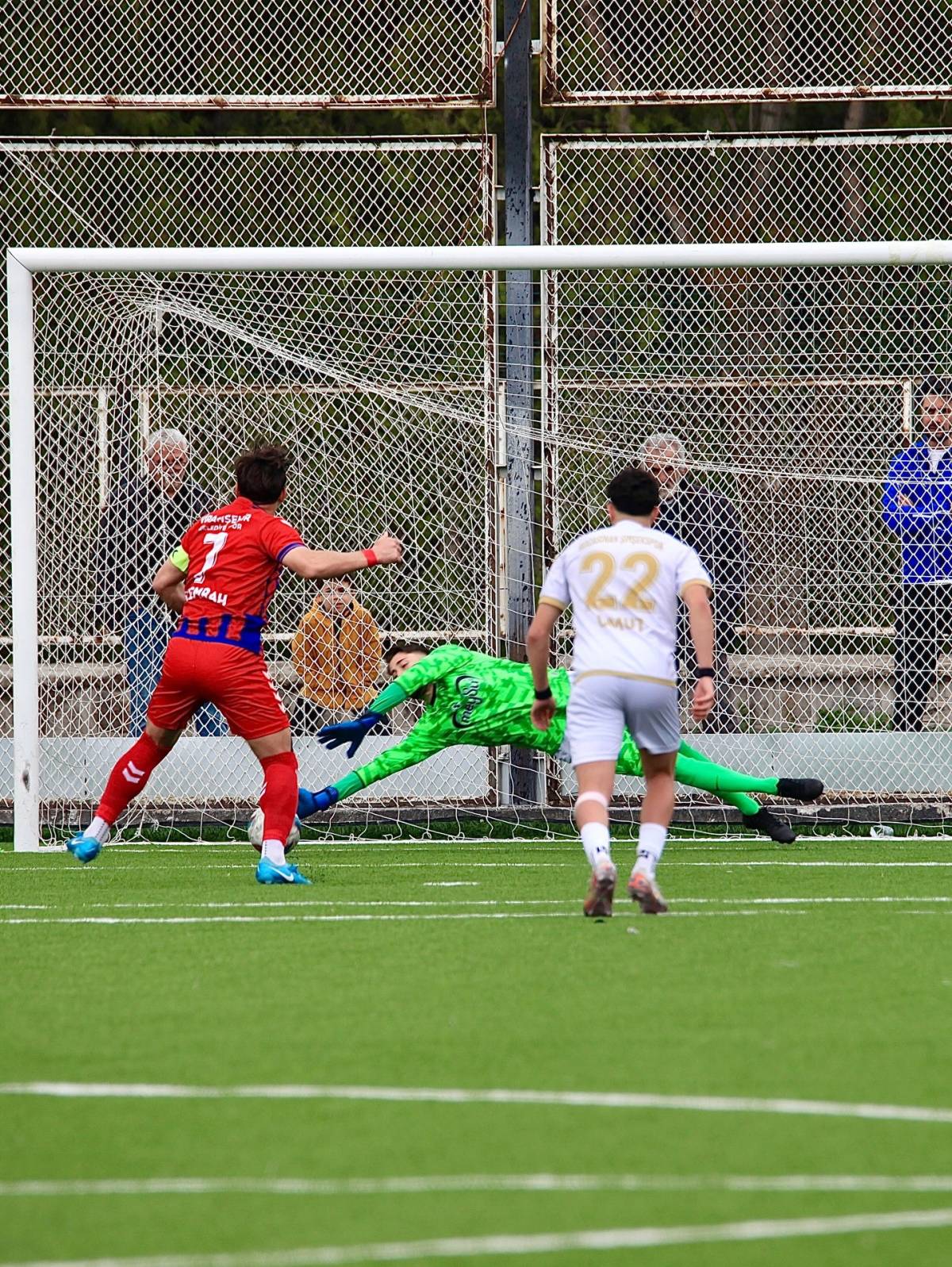 KOCASİNAN ŞİMŞEKSPOR EVİNDE LİDERE FARKLI KAYBETTİ