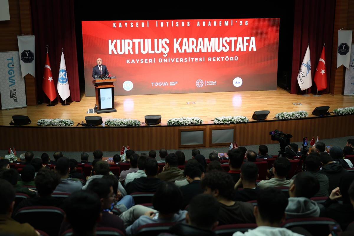 ÇAVUŞOĞLU, KAYÜ’DE KONFERANS VERDİ