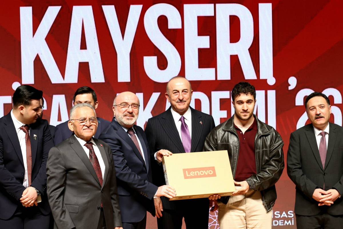 ÇAVUŞOĞLU, KAYÜ’DE KONFERANS VERDİ