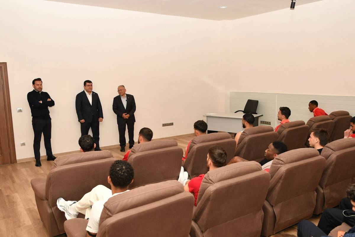 BÜYÜKKILIÇ’TAN KAYSERİSPOR’A “MORAL” ZİYARETİ