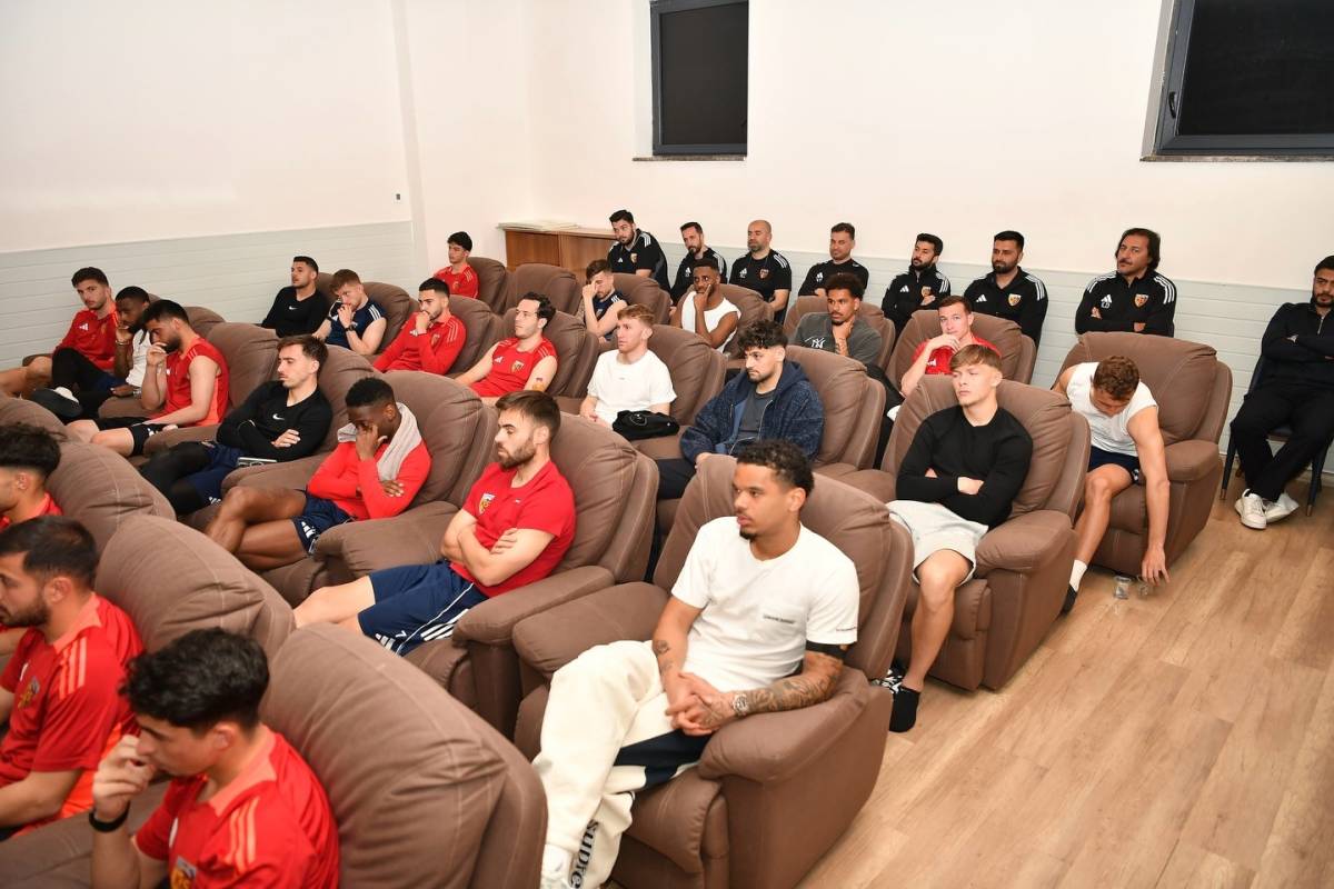 BÜYÜKKILIÇ’TAN KAYSERİSPOR’A “MORAL” ZİYARETİ