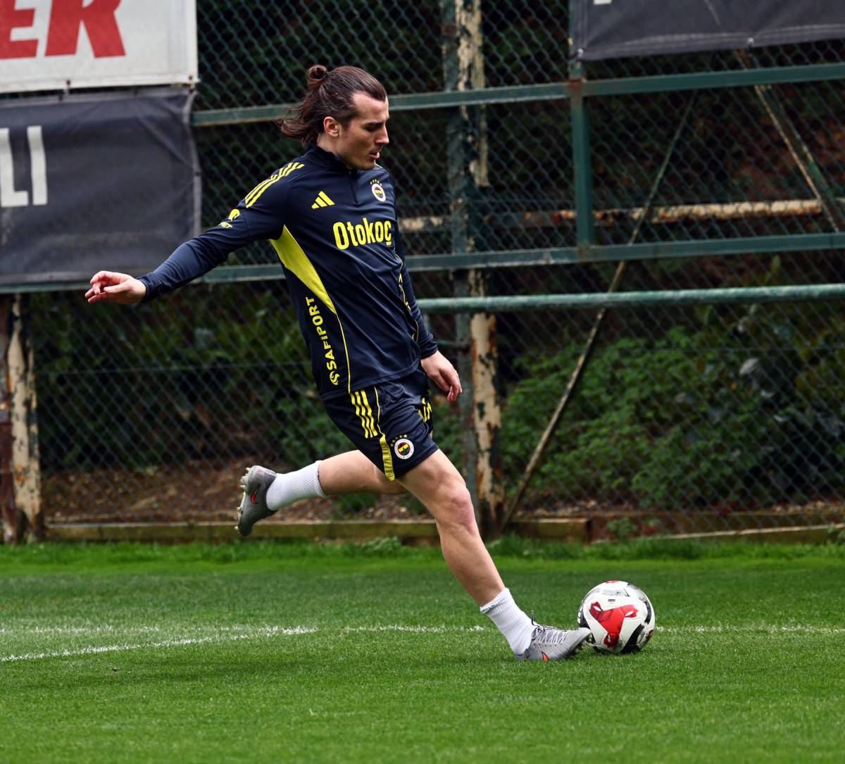 FENERBAHÇE, KAYSERİSPOR MAÇI HAZIRLIKLARINI SÜRDÜRDÜ