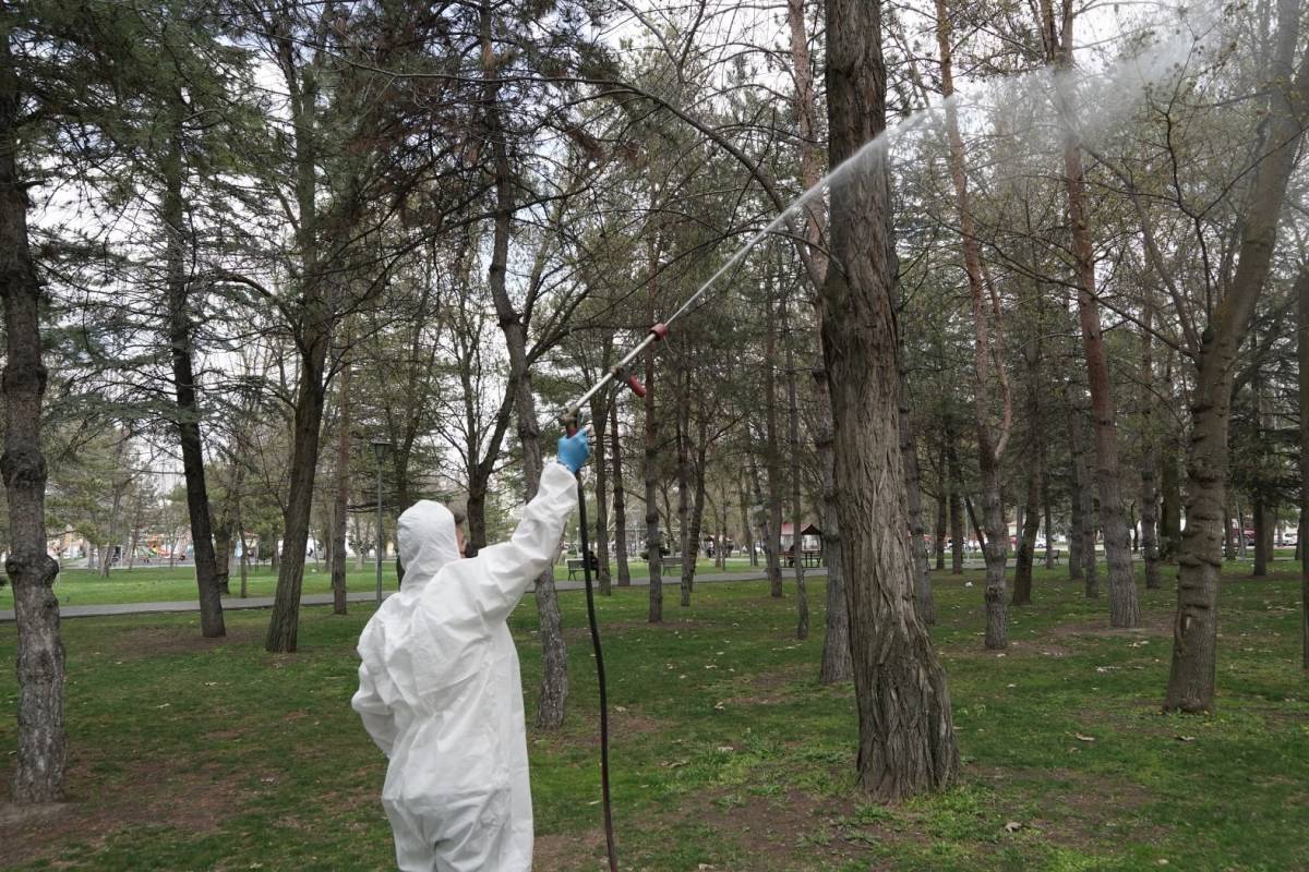 MELİKGAZİ’DE HAŞERESİZ VE SİVRİSİNEKSİZ BİR YAZ İÇİN İLAÇLAMA YAPILDI