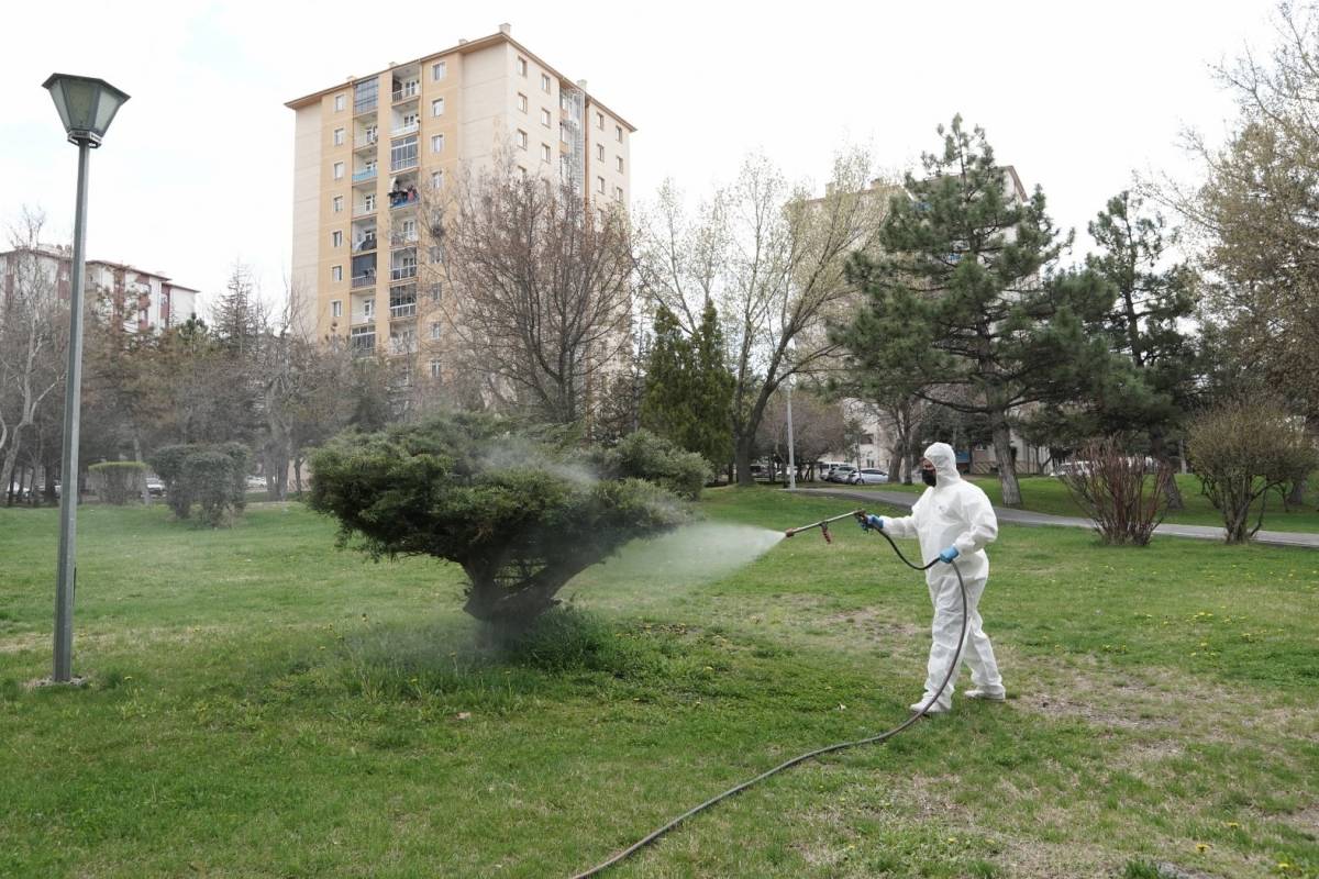 MELİKGAZİ’DE HAŞERESİZ VE SİVRİSİNEKSİZ BİR YAZ İÇİN İLAÇLAMA YAPILDI