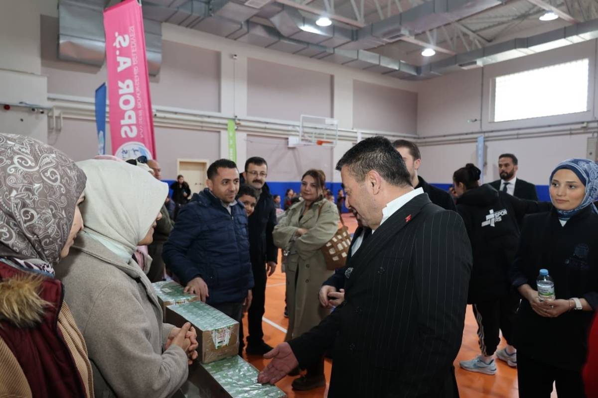 BAŞKAN METİN ÖĞRENCİLERLE SPOR ETKİNLİĞİNDE BULUŞTU