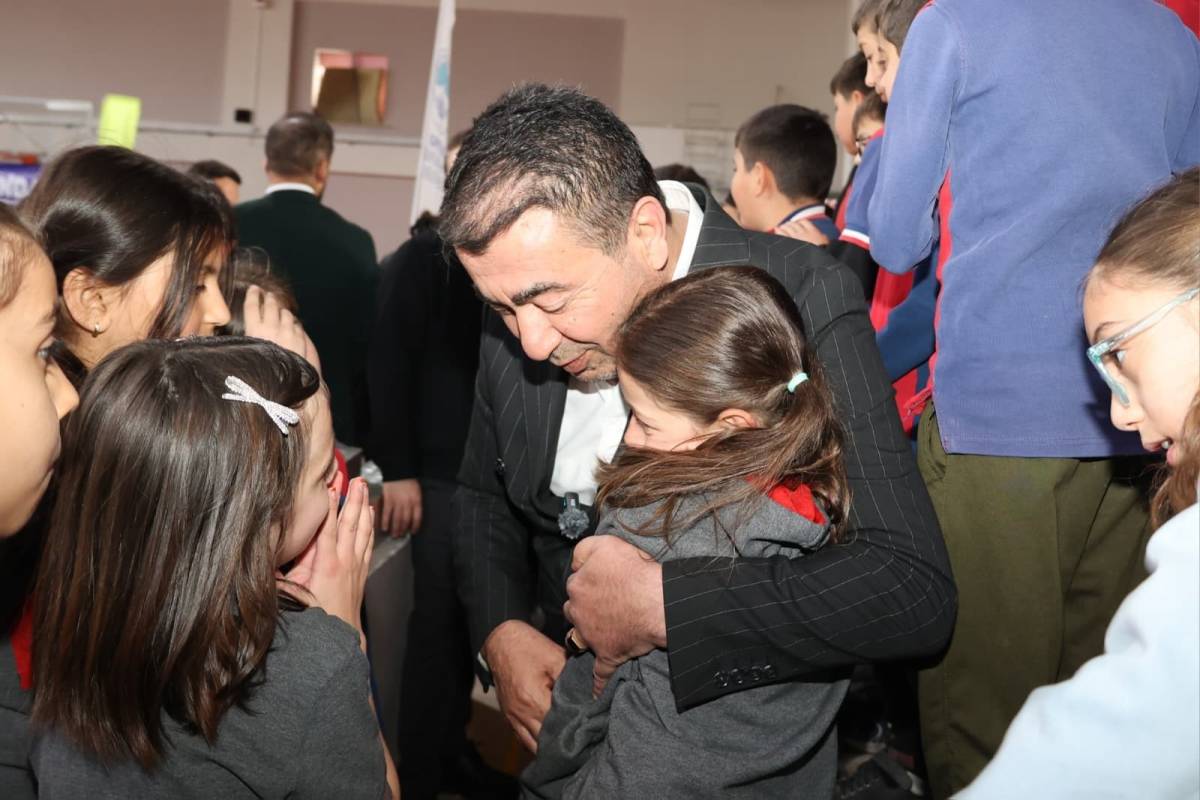 BAŞKAN METİN ÖĞRENCİLERLE SPOR ETKİNLİĞİNDE BULUŞTU