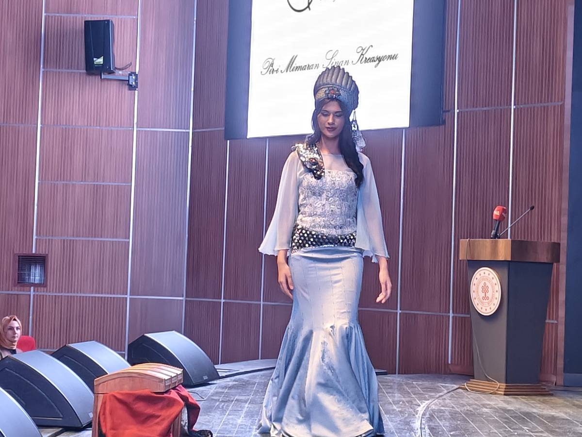 MİMAR SİNAN'IN ESERLERİ KIYAFETLERE DÖKÜLDÜ