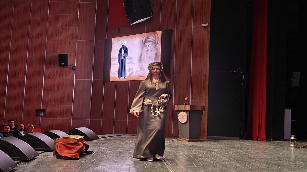 MİMAR SİNAN'IN ESERLERİ KIYAFETLERE DÖKÜLDÜ