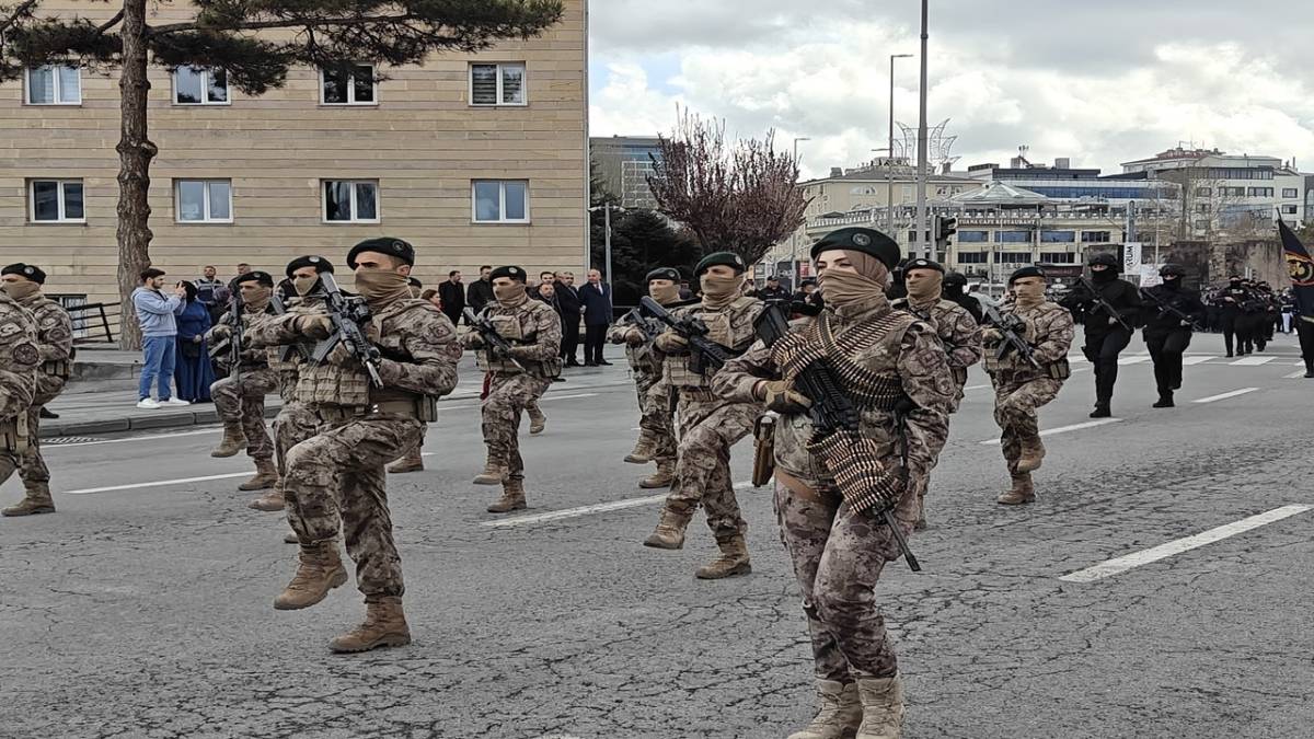 POLİS HAFTASINDA ÖZEL HAREKAT'TAN NEFES KESEN GÖSTERİ