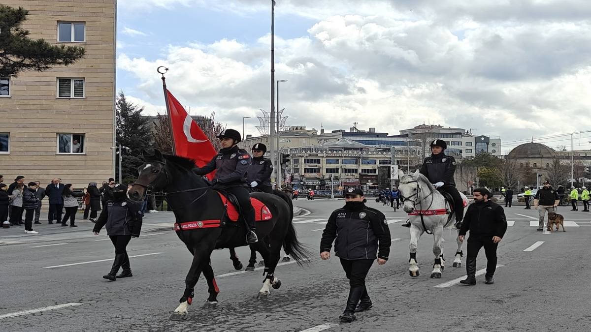 POLİS HAFTASINDA ÖZEL HAREKAT'TAN NEFES KESEN GÖSTERİ
