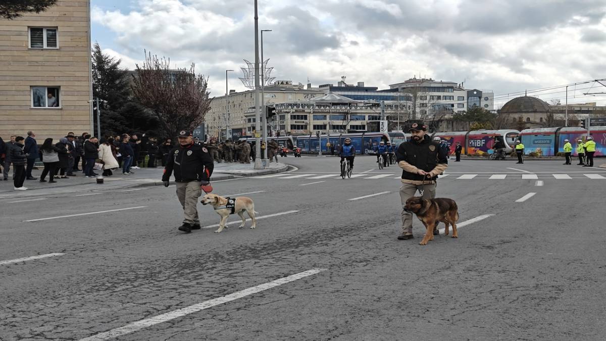 POLİS HAFTASINDA ÖZEL HAREKAT'TAN NEFES KESEN GÖSTERİ