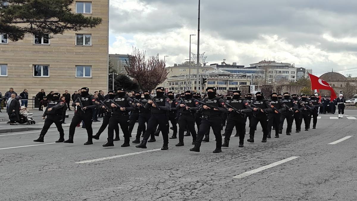 POLİS HAFTASINDA ÖZEL HAREKAT'TAN NEFES KESEN GÖSTERİ