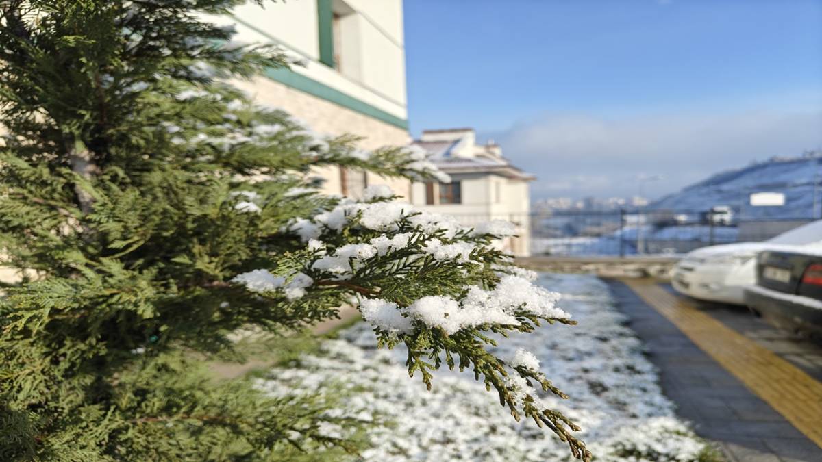 KAYSERİ'YE NİSAN AYINDA KAR YAĞDI