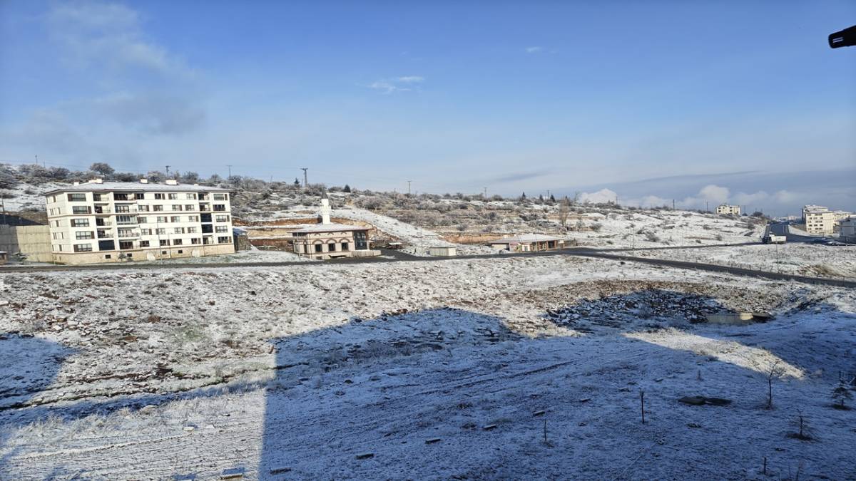 KAYSERİ'YE NİSAN AYINDA KAR YAĞDI
