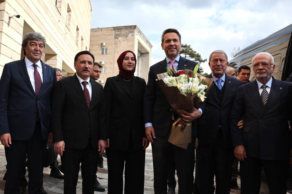 BAKAN BAYRAKTAR VALİ ÇİÇEK'İ ZİYARET ETTİ