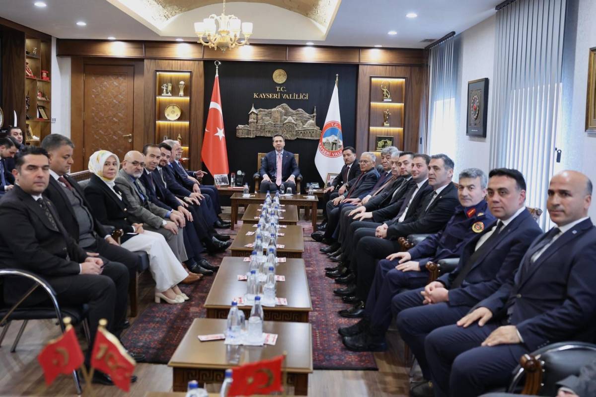 BAKAN BAYRAKTAR VALİ ÇİÇEK'İ ZİYARET ETTİ