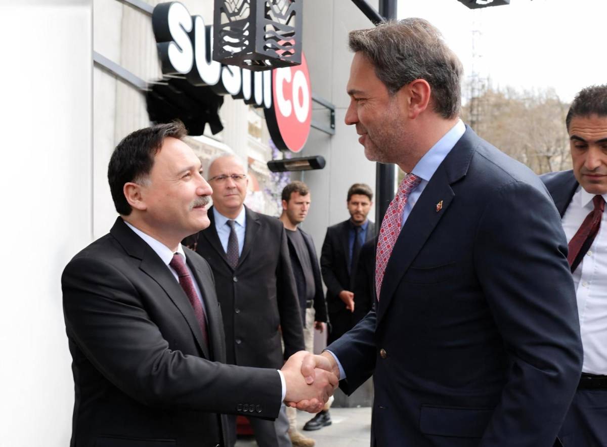 BAKAN BAYRAKTAR VALİ ÇİÇEK'İ ZİYARET ETTİ