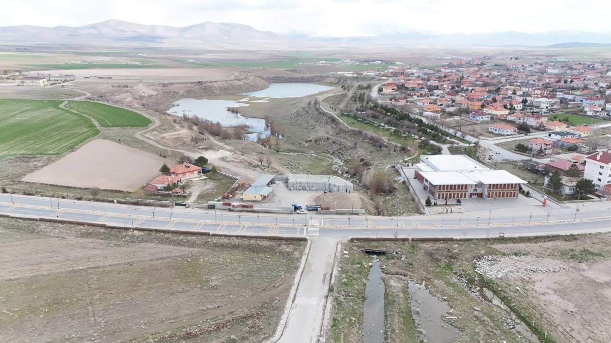 YAĞIŞLAR BARAJLARI DOLDURDU, ÇİFTÇİNİN YÜZÜ GÜLDÜ