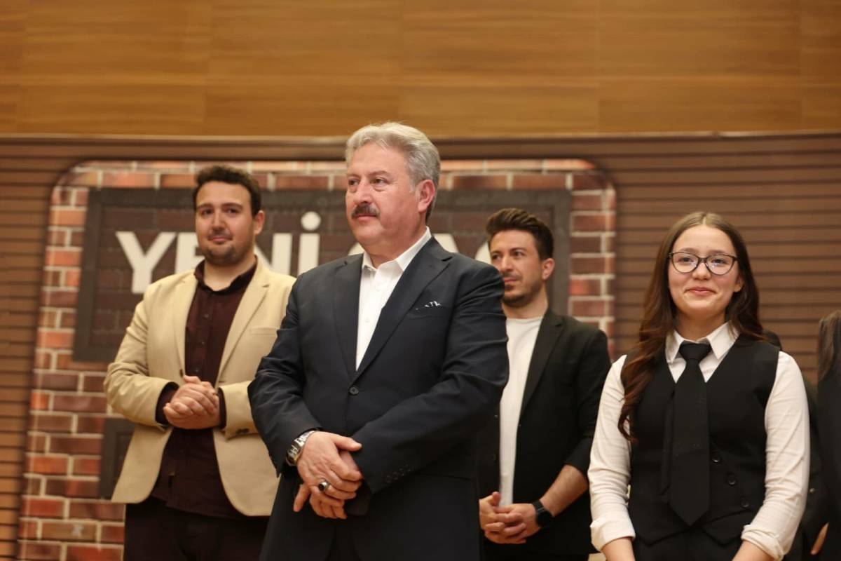 TİYATRO OYUNU BÜYÜK ALKIŞ TOPLADI