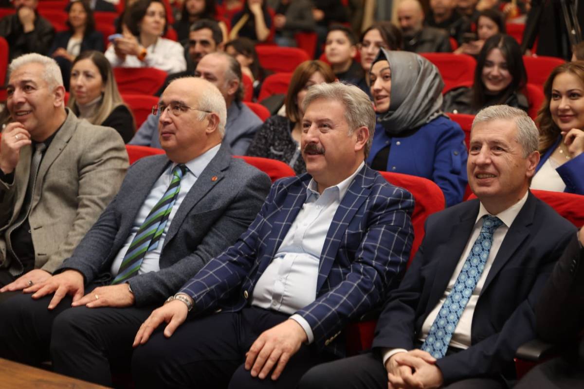 'SEN YAPARSIN MELİKGAZİ'DE BAŞARILI OLAN KÜÇÜK MÜZİSYENLER ÖDÜLLERİNİ ALDI