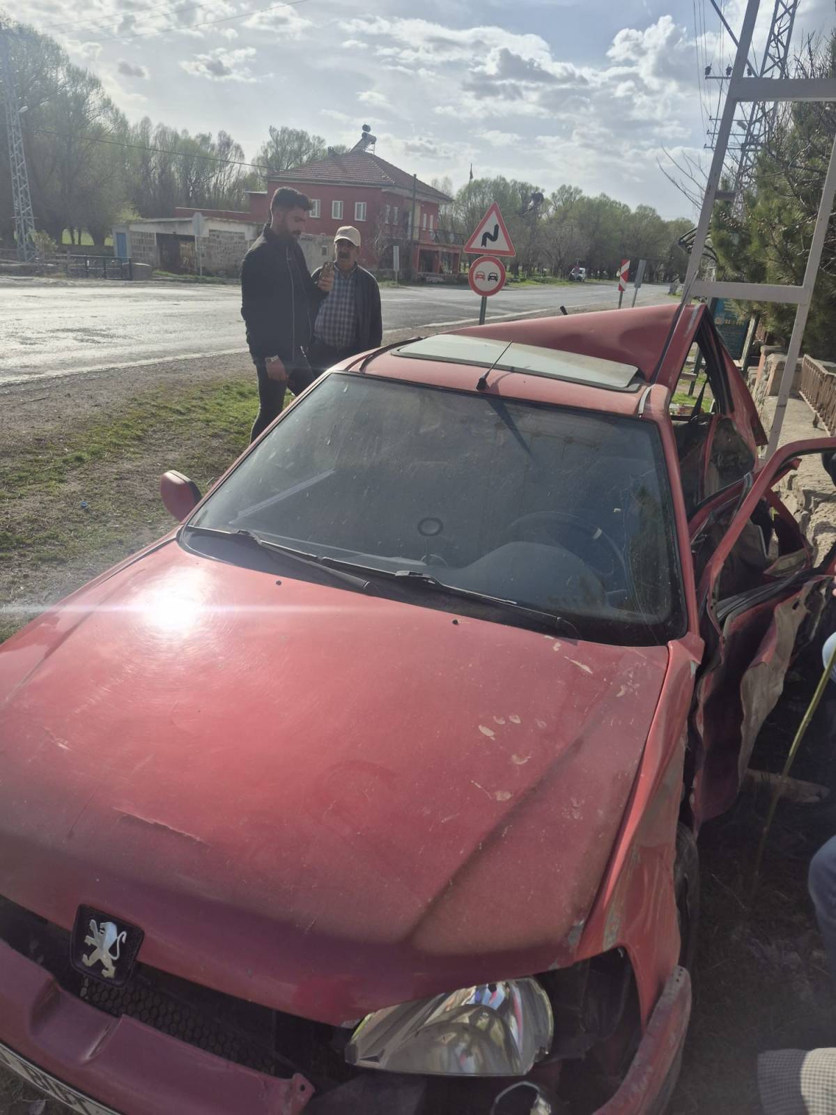 TRAKTÖRLE OTOMOBİLİN ÇARPIŞTIĞI KAZA KAMERADA: 2 YARALI