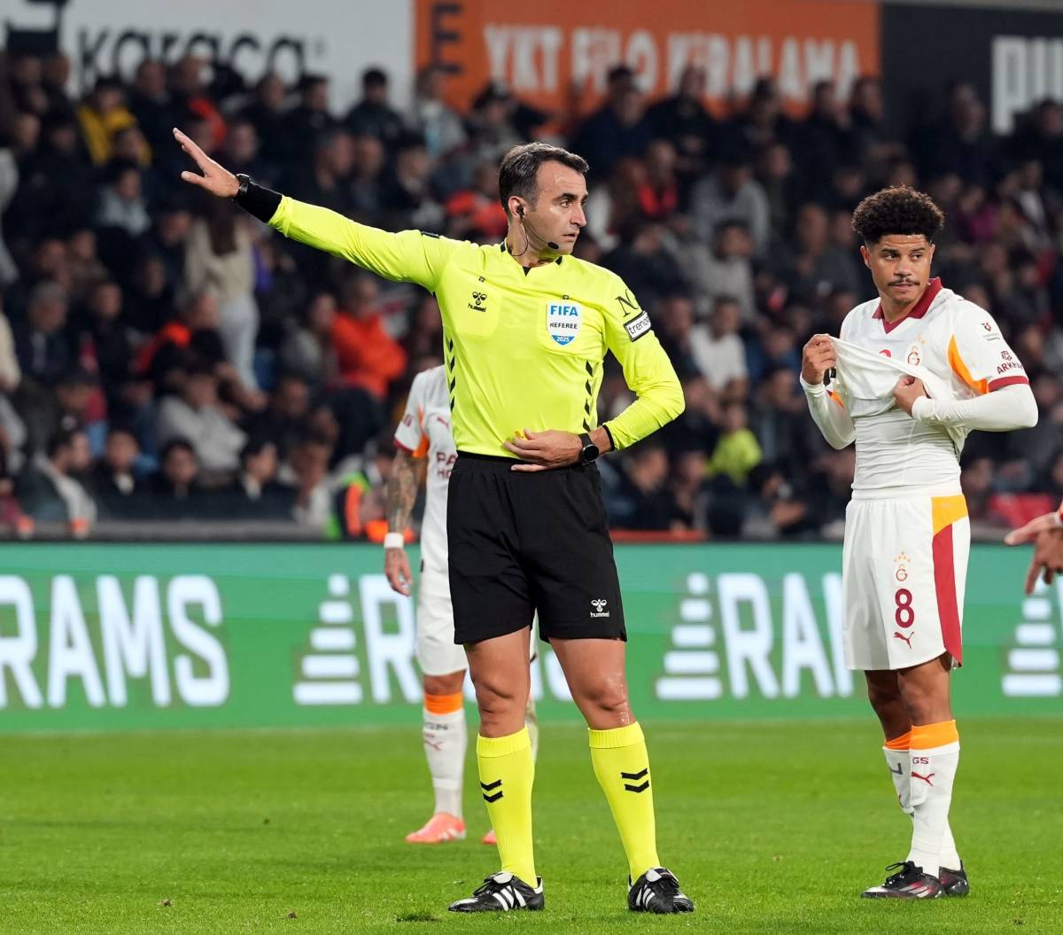 ATİLLA KARAOĞLAN DÜDÜK ÇALACAK