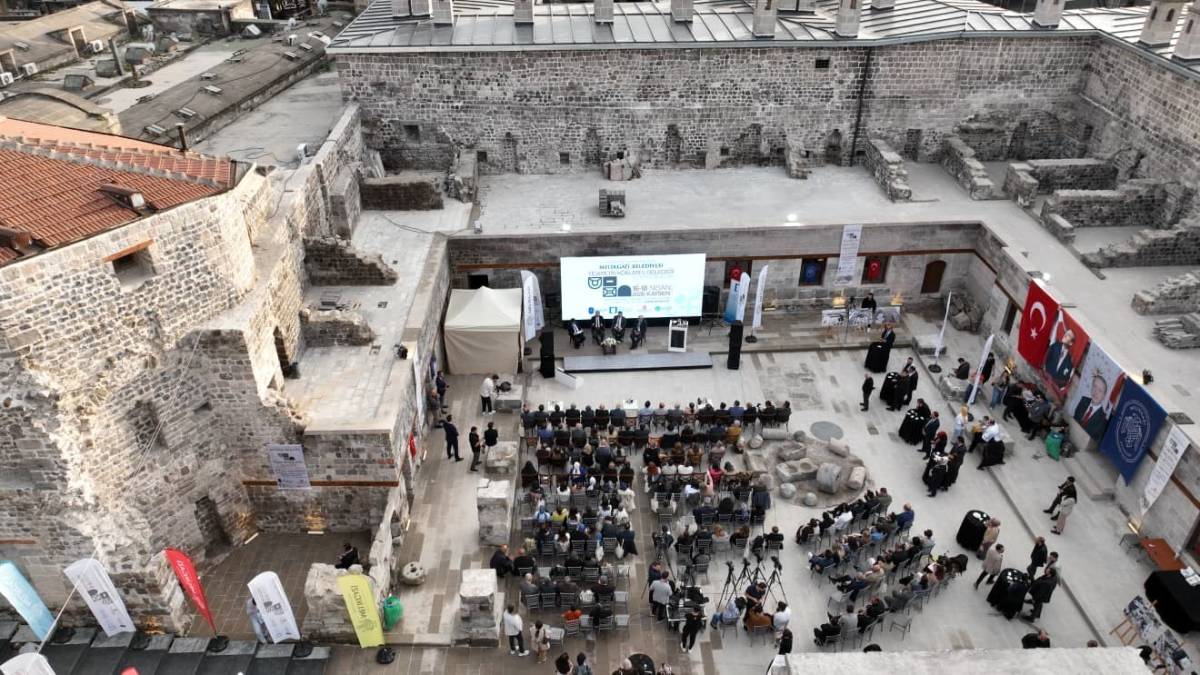 TİCARETİN KÖKLERİ VE GELECEĞİ VİZYON ÇALIŞTAYI GÖN HAN’DA BAŞLADI