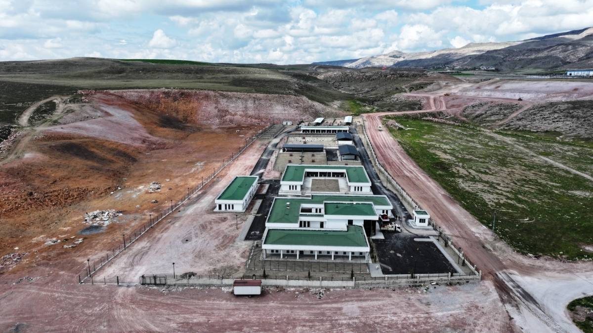 SOKAK HAYVANLARINA 25 BİN METREKARELİK EN  KAPSAMLI MODERN YAŞAM ALANI