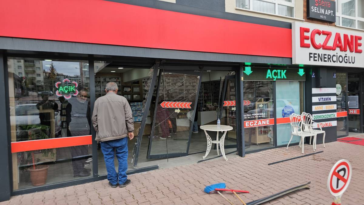 KONTROLDEN ÇIKAN OTOMOBİL ECZANEYE DALDI: 1 YARALI