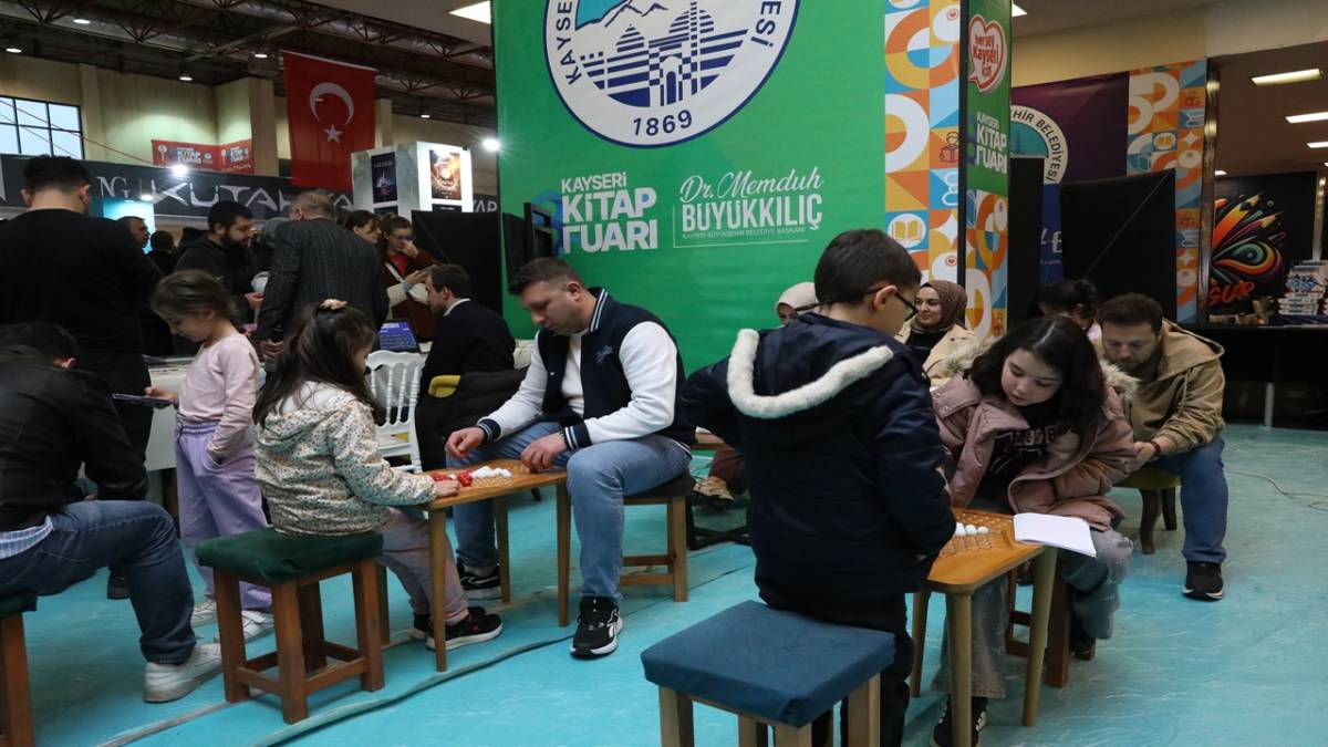 8. KAYSERİ KİTAP FUARI’NDA KAYMEK STANDINA YOĞUN İLGİ