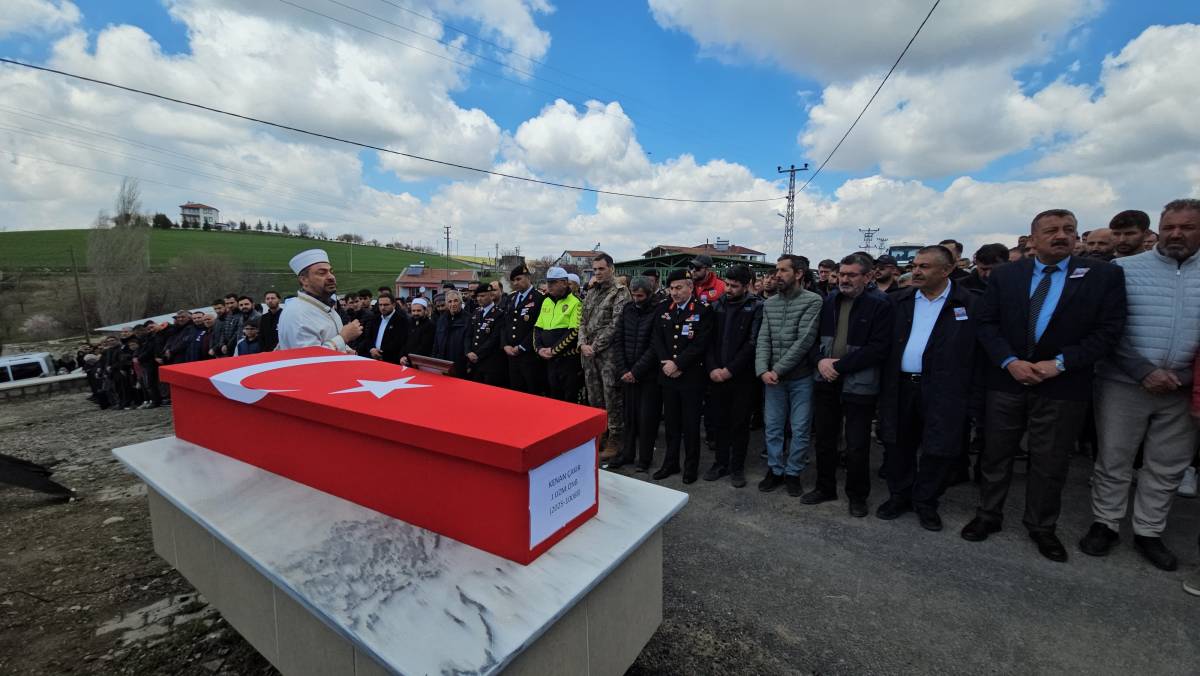HAYATINI KAYBEDEN KURSİYER JANDARMA TOPRAĞA VERİLDİ